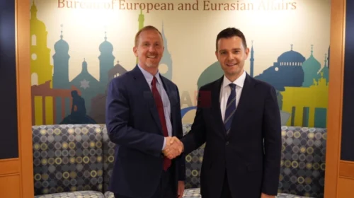 Mucunski takim në Uashington me ndihmës sekretarin e shtetit për Evropën dhe Euroazinë, Andrju Stou