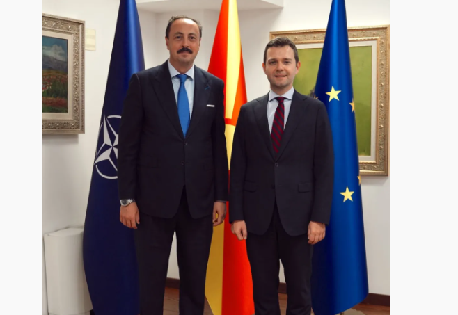 Mucunski takon ambasadorin turk në Shkup, rifairmojnë marrëdhëniet midis vendeve
