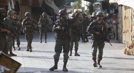 Forcat izraelite hyjnë në 2 qytete në jug të Sirisë, kryejnë kërkime shtëpi më shtëpi