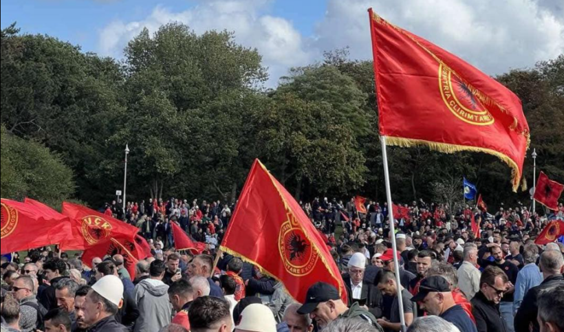 Nis zyrtarisht protesta në Hagë