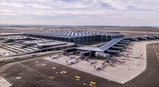 Sulmi kibernetik ndaj sistemeve të linjave ajrore shkakton vonesa në aeroportet kryesore evropiane