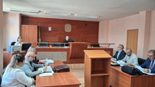 Përsëri është shtyrë procesi gjyqësor për lehonën nga Dibra, mbrojtja e të akuzuarit të parë kërkon përjashtimin e gjykatësit