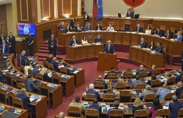 Votohet përbërja e re e Qeverisë në Shqipëri