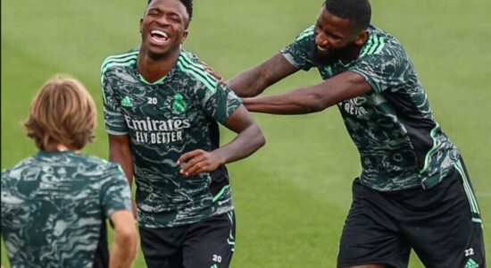 Real Madrid, Rudiger dhe Vinicius “përplasen” në stërvitje, ndërhyn Xabi Alonso