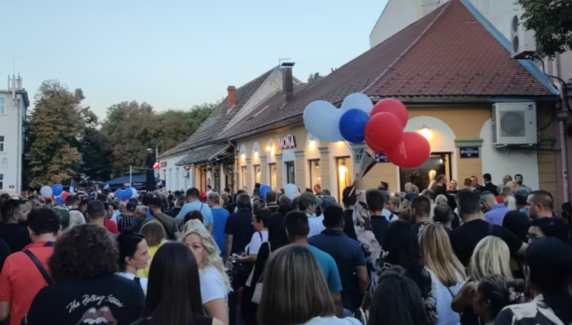Serbi: Mbështetësit dhe kundërshtarët e pushtetit protestojnë në disa qytete