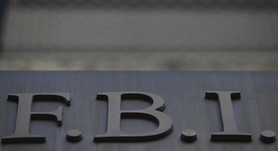 FBI-ja ofron shpërblim për informacione rreth atentatorit të Charlie Kirkut, publikon foto të autorit të dyshuar