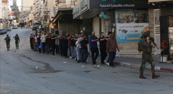 Ushtria izraelite arreston dhjetëra palestinezë në Bregun Perëndimor