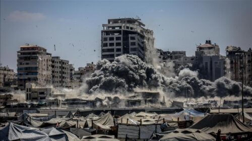 Sulmi izraelit shkatërron shtëpinë e një familjeje palestineze në Kampin e Refugjatëve Shati në Gaza