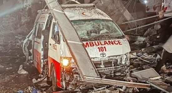 Izraeli shënjestron ambulancat në njësinë mjekësore në Gaza