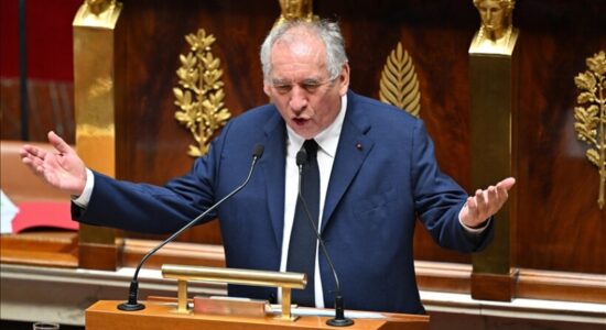 Franca pa qeveri/ Kryeministri nuk arrin të kalojë votëbesimin në Parlament
