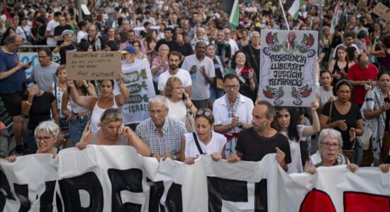 Mijëra njerëz në Spanjë protestojnë kundër luftës gjenocidale të Izraelit në Gaza