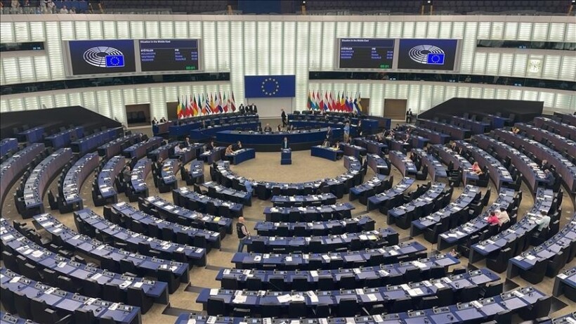E djathta dhe e majta në Parlamentin Evropian me mocione mosbesimi kundër von der Leyenit