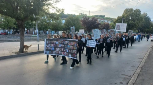 Sot sërish marshohet në Koçan, kërkohet drejtësi për tragjedinë në “Pulse”