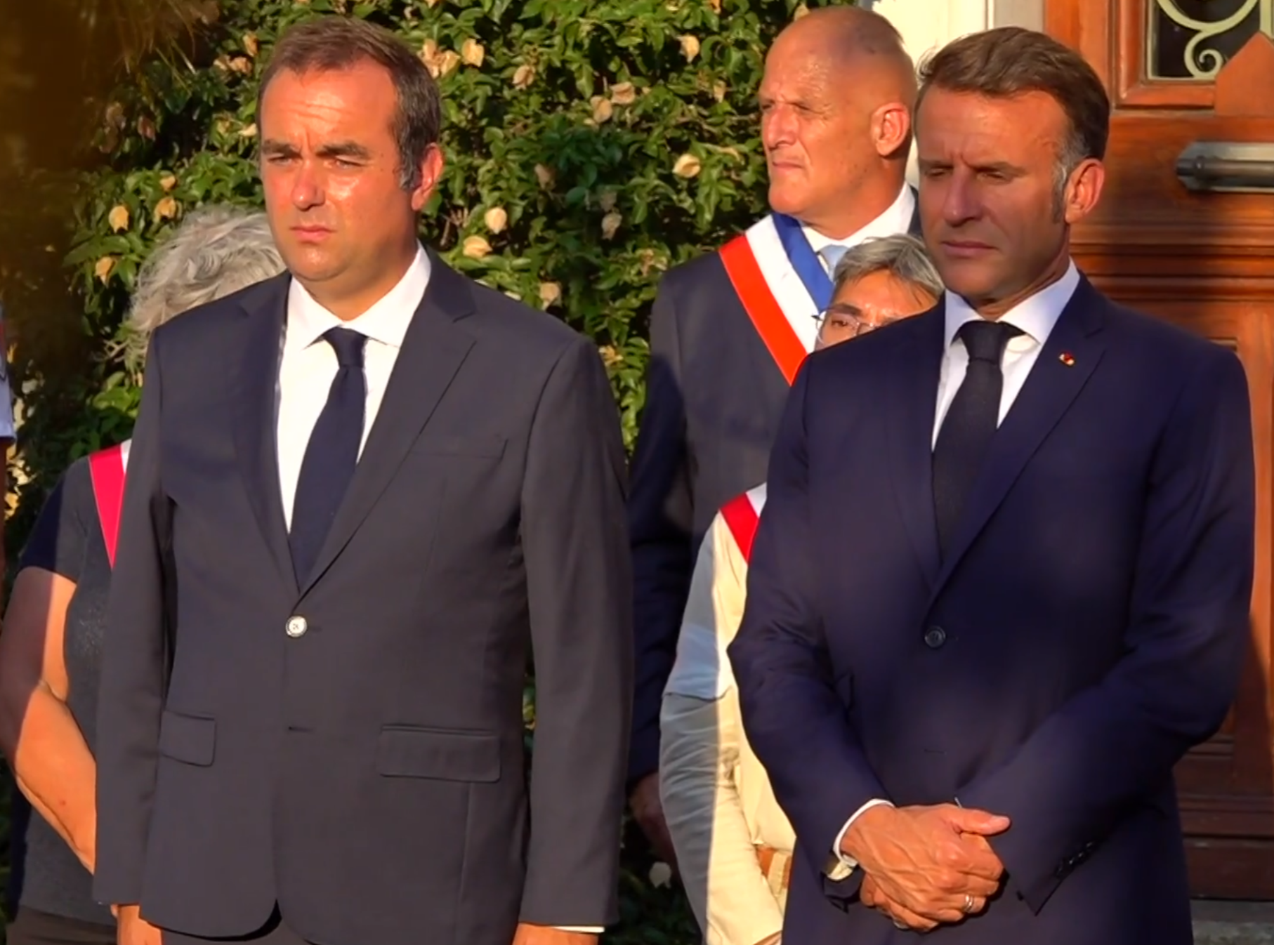Macron i dha dy ditë kohë kryeministrit të dorëhequr që të shpëtojë Qeverinë