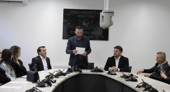 (VIDEO) Në Saraj dhe Gazi Babë zyrtarizohen kryetarët e ri të komunave