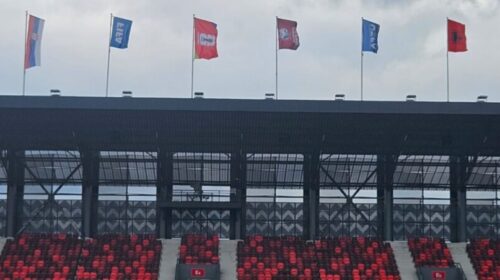 Serbia bën prapakthehu, rikthejnë flamurin shqiptar në Leskovac
