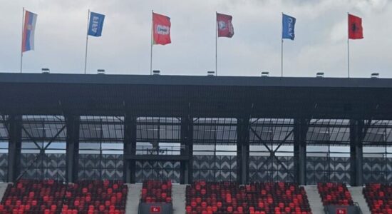 Serbia bën prapakthehu, rikthejnë flamurin shqiptar në Leskovac