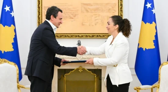 Presidentja Osmani mandaton Kurtin për formimin e Qeverisë së Kosovës