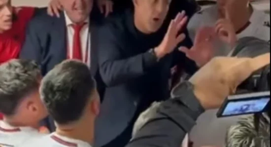 (VIDEO) Publikohen pamjet, festë e çmendur e Shqipërisë në dhomat e zhveshjes pas fitores historike ndaj Serbisë