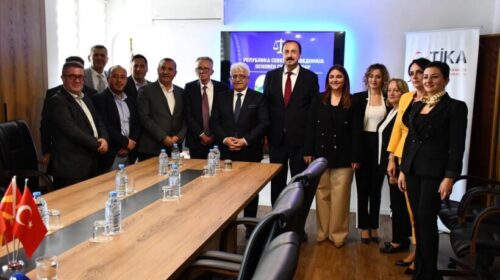 Dr. Mahmut Çevik viziton Gjykatën e Shkallës së Parë në Gostivar – TIKA për 20 vite afërsisht ka realizuar 1.300 projekte në RMV