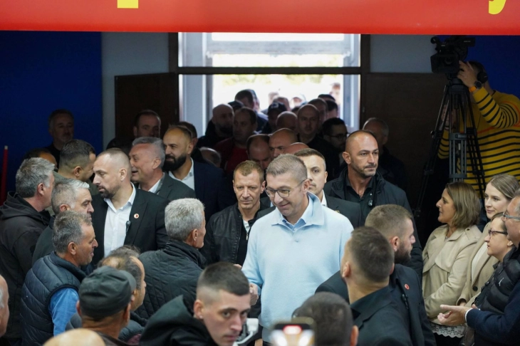 Mickoski: Për cilën shtëpi flet LSDM-ja, atë në Halkidiki apo në Dubai?