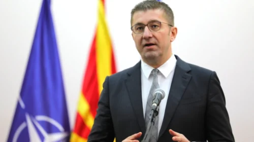 Kryeministri Mickoski në vizitë dyditore në Mbretërinë e Bashkuar në Samitin për Ballkanin Perëndimor – Procesi i Berlinit