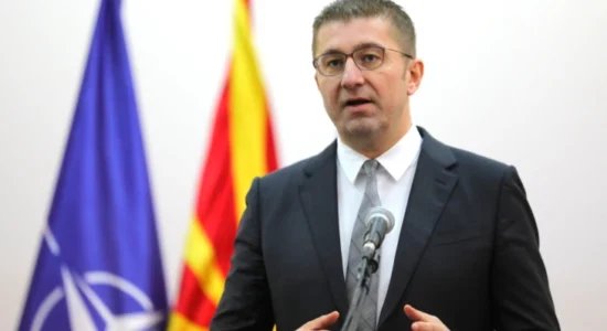 Kryeministri Mickoski në vizitë dyditore në Mbretërinë e Bashkuar në Samitin për Ballkanin Perëndimor – Procesi i Berlinit