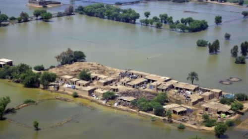 Pakistani vlerëson humbjet nga përmbytjet që shkaktuan mijëra viktima