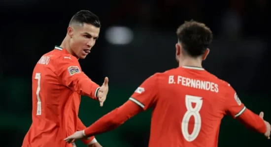 Zbulohen prapaskenat: Bruno Fernandes diskutoi me Ronaldon për ‘pagën astronomike’ që i ofroi gjiganti arab