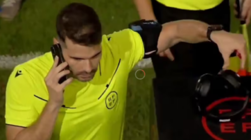 (VIDEO) E paprecedentë! Gjyqtarit anulon golin me telefon, pamjet bëjnë xhiron e rrjetit në Spanjë