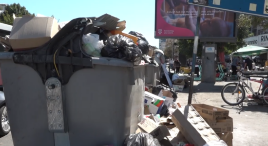 (VIDEO) Qytetarët të revoltuar, kërkojnë që urgjentisht të largohen mbeturinat