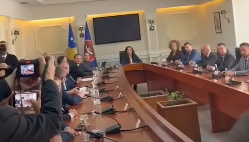 Përfundon takimi i Osmanit me partitë politike