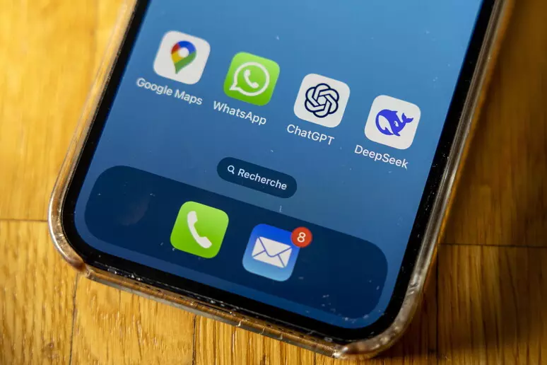 Studimi: Mbi 1 milion përdorues të ChatGpt shprehin tendenca vetëvrasëse