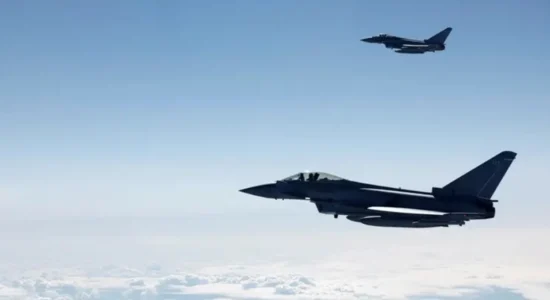 Aeroplanët britanikë kryen një mision 12-orësh me SHBA-në dhe NATO-n pranë kufirit rus