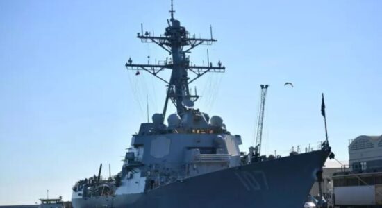 Tensionet SHBA-Venezuelë, mbërrin në brigjet e Trinidad anija luftarake amerikane