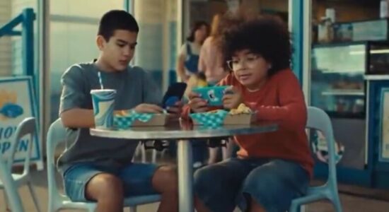 Australia nis fushatën reklamuese për të ndaluar mediat sociale për adoleshentët