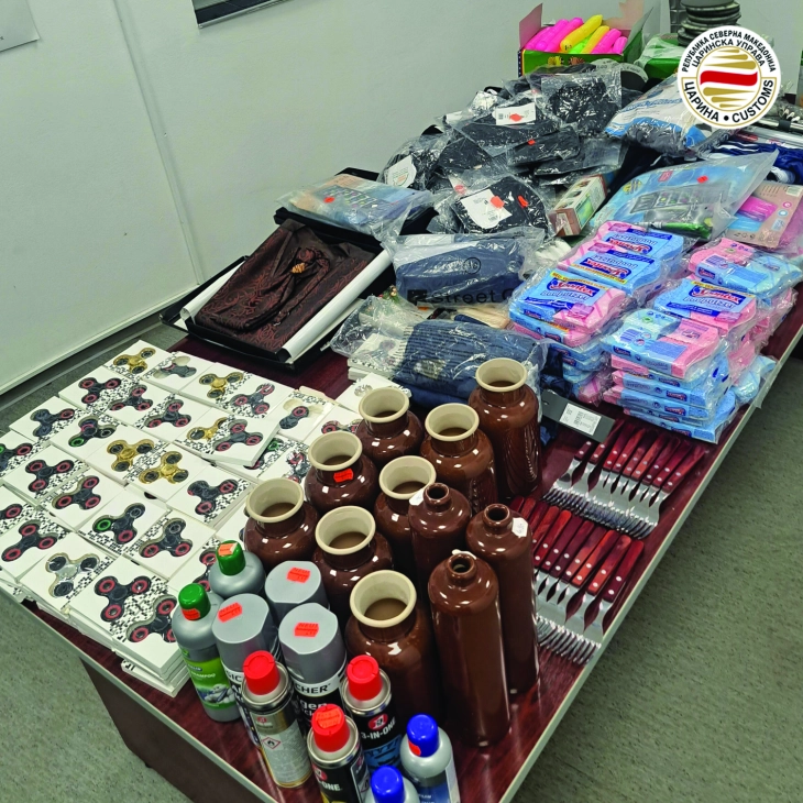 Dogana sekuestron rreth tre mijë mallra të kontrabanduara në kufi