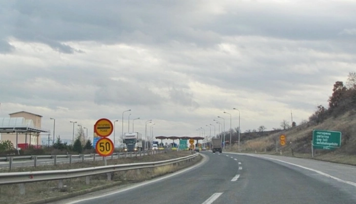 Komunikacioni në rrugët e vendit po zhvillohet pa ndërprerje, nëpër rrugë kryesisht të lagështa