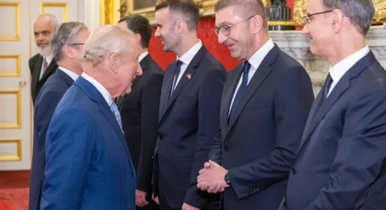 Mickoski: Takimi me Mbretin Çarls III është mirënjohje dhe nxitje që të vazhdojmë në rrugën e vlerave të përbashkëta, besimin dhe partneritetin