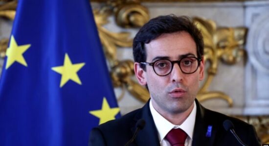 KE-ja propozon dyfishimin e tarifave ndaj importeve të çelikut, tentativë për “frenimin” e konkurrencës me Kinën
