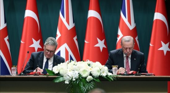 Turqia dhe Mbretëria e Bashkuar nënshkruan marrëveshjen “historike” për avionin luftarak Eurofighter