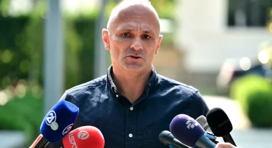 Filipçe: Mickoski sillet si kryeministër, gjykatës dhe prokuror në të njëjtën kohë