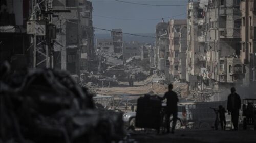 Ushtria izraelite nis një seri sulmesh në Gaza, shkel marrëveshjen e armëpushimit