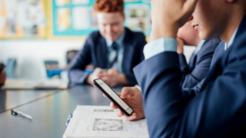 Gjermani, Merz mbështet ndalimin e celularëve në shkollat ​​fillore