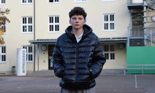 14-vjeçari nga Kosova hero në Gjermani, shpëtoi shokun, arriti t’ia merrte çekiçin sulmuesit e ta rrëzonte