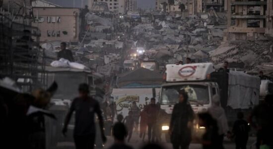 Hamasi përshëndet qëndresën e palëkundur të popullit palestinez, pavarësisht 2 viteve gjenocid