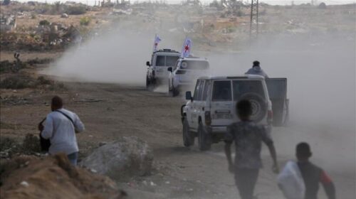 Hamasi fillon dorëzimin e eshtrave të 4 të burgosurve izraelitë Kryqit të Kuq në Gaza