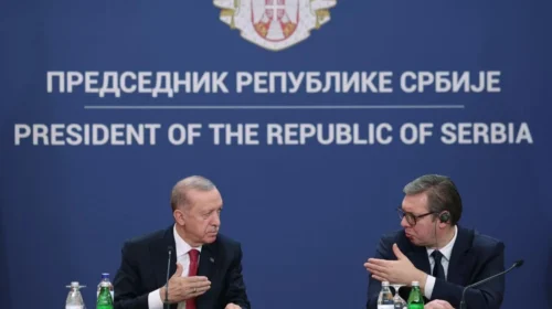 Dronët luftarakë në Kosovë, Vuçiq zbut fjalët, thotë se Serbia “është shumë e vogël për të kërcënuar Turqinë”