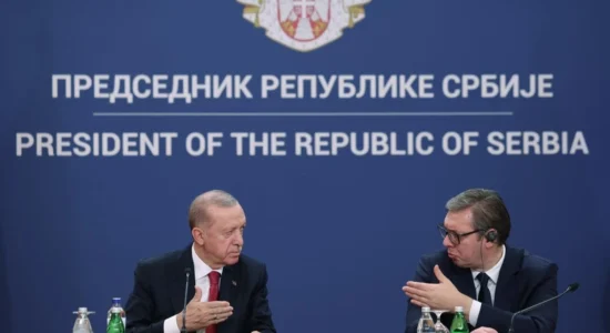 Dronët luftarakë në Kosovë, Vuçiq zbut fjalët, thotë se Serbia “është shumë e vogël për të kërcënuar Turqinë”