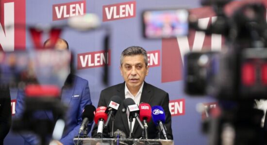 Mexhiti: Në gjithë shkollat fillore nxënësit do të kenë uniforma, do t’i financojë komuna